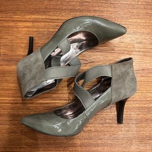 Clearance 🚨‼️DKNYC shoes size 8.5 / 39 suade and lacquered leather